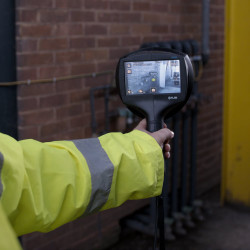 FLIR Si Come rilevare più velocemente le perdite d'aria compressa con l'imaging acustico
