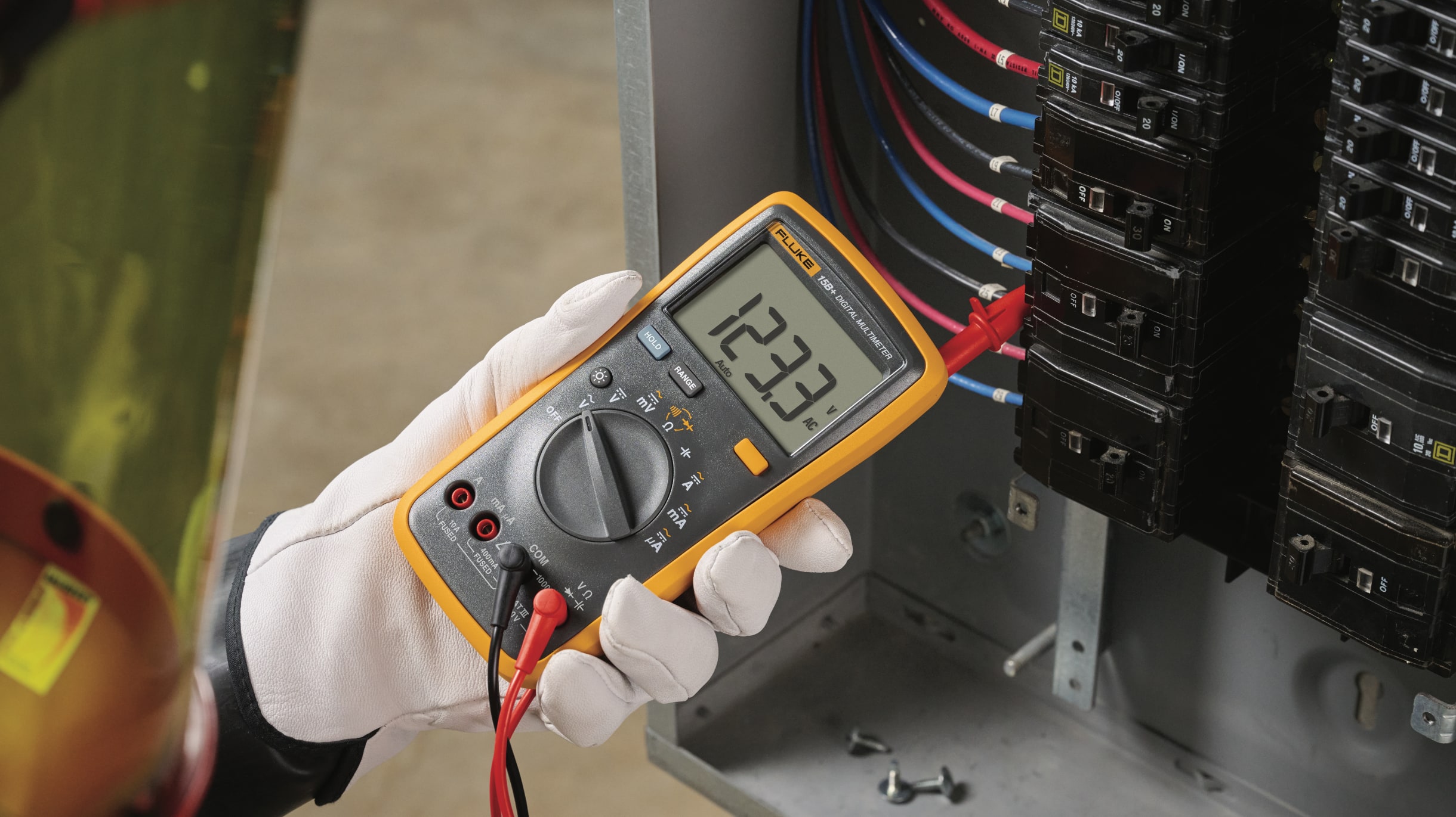 Fluke 107 in use