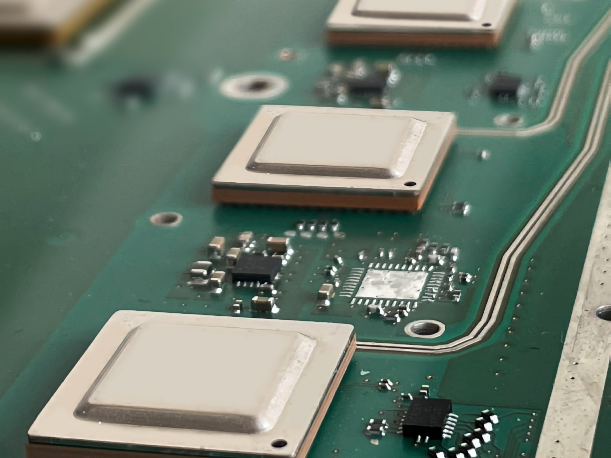 12-bit ADC, 18-bit vertical architecture